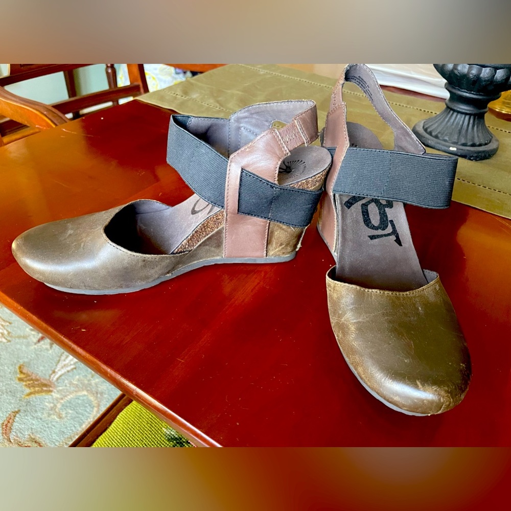 OTBT Rexburg wedges size 9